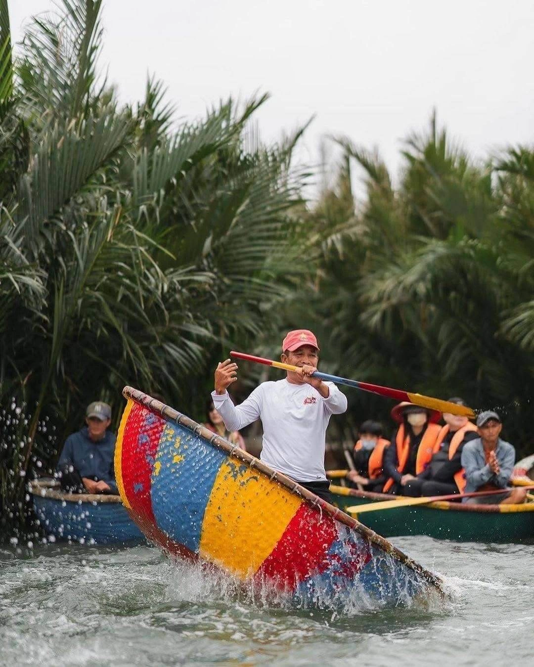 Coconut basket boat spinning trick in Cam Thanh Hoi An